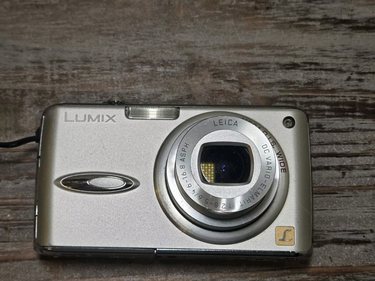 Panasonic Lumix DMC-FX01 Digital Camera Bundle w/ Battery Panasonic Lumix DMC-FX01 Digital Camera Bundle w/ Battery