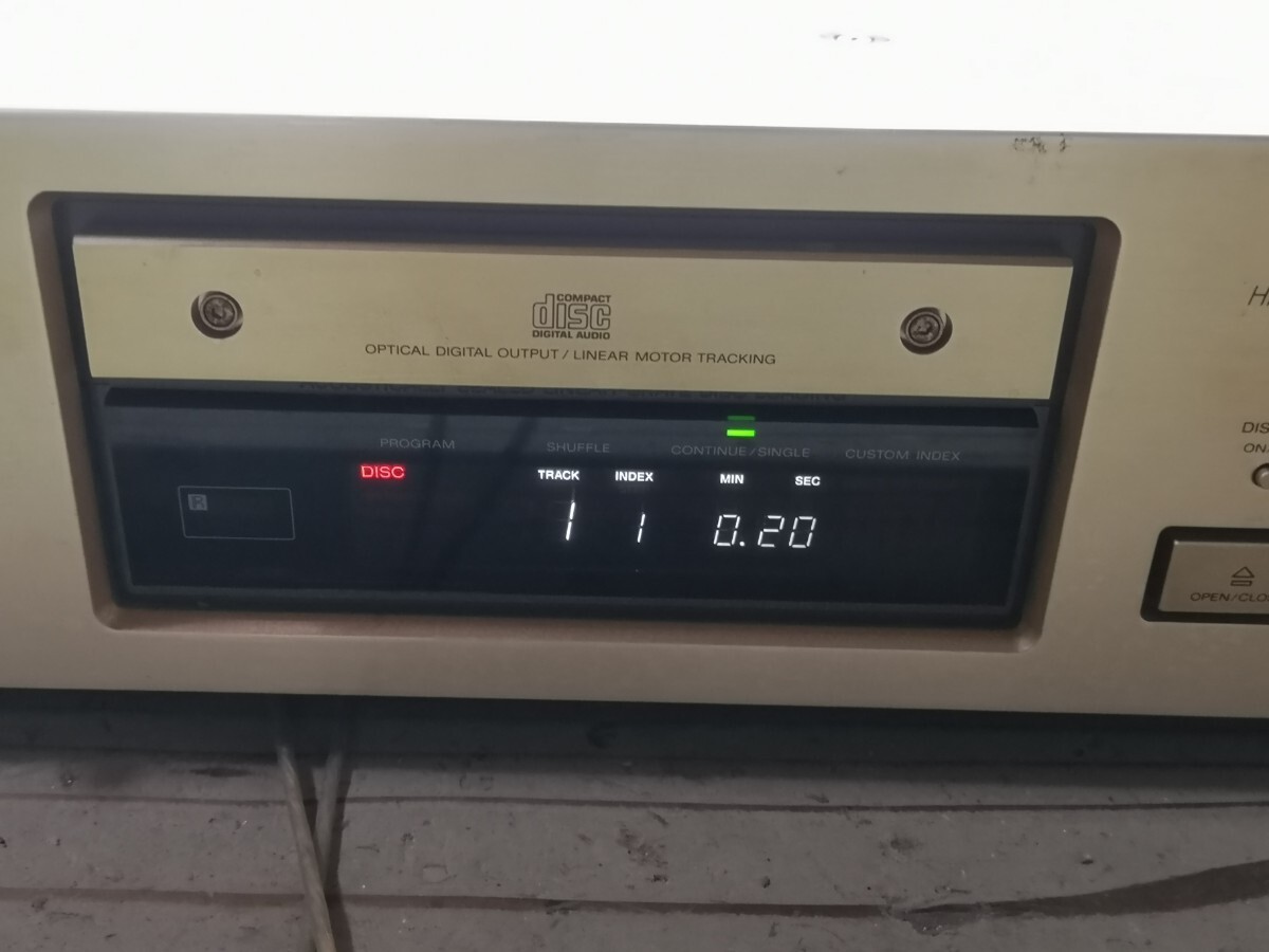 SONY CDP-X77ES high end vintage CD player ES Series Gold 22W SONY CDP-X77ES high end vintage CD player ES Series Gold 22W