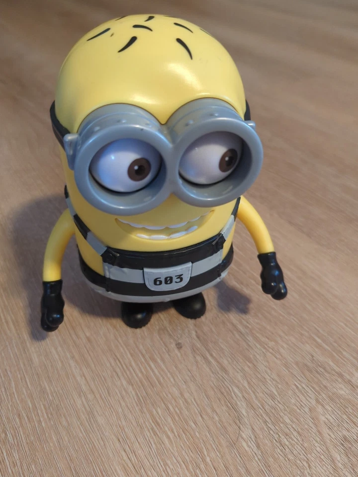 Boneco Thinkway Toys Despicable Me 3 Movie Talking Jail Time Tom *B - Imagem 2 de 4