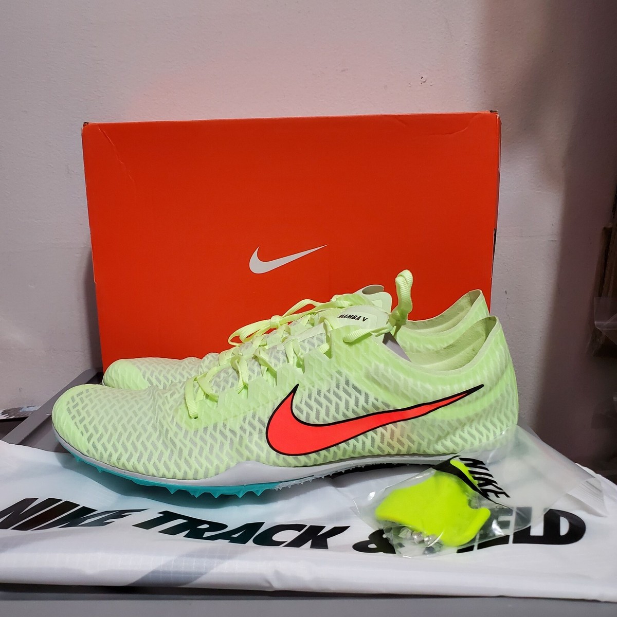 Nike Mens Sz 14 Zoom Mamba V 5 Barely Volt Hyper Orange  display picture 1
