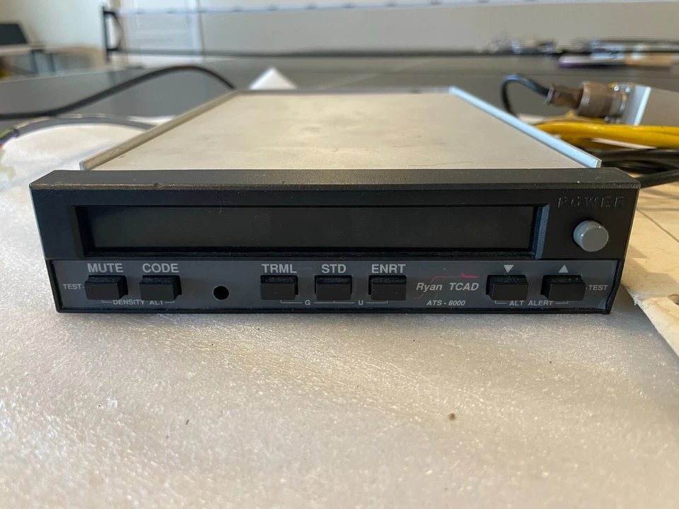 БЛОК ВОЗДУШНОГО ДВИЖЕНИЯ RYAN TCAD ATS 8000 P/N 70-1000 С ЛОТКОМ, ручным управлением и муфтами - Изображение 2 из 4