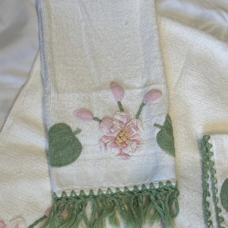 Vintage Bathroom Bath & Hand Towel w/ Washcloth Crochet Pink Flowers Green Trim - Image 2 of 4
