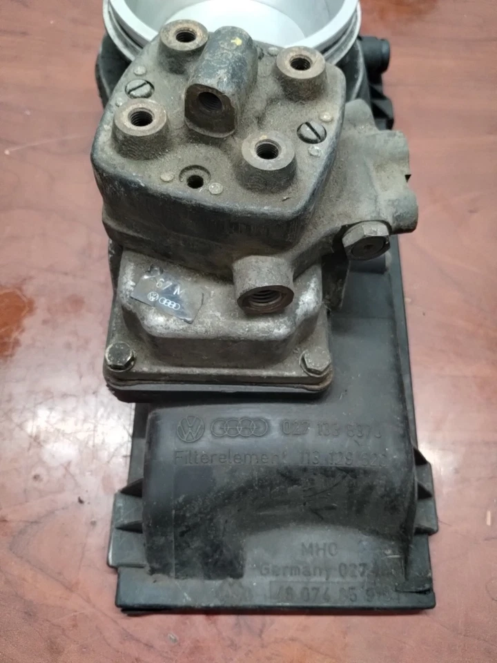 DISTRIBUIDOR DE COMBUSTIBLE BOSCH 0438100021 0 438 100 021 VW AUDI 1.6 Foto 4 de 4