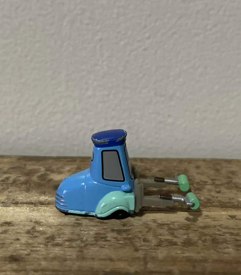 Carros Mattel Disney Pixar Guido com rolos de tinta - Imagem 2 de 4