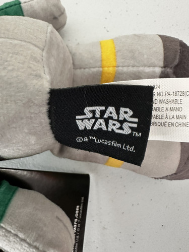 NUEVO CON ETIQUETAS Disney 100 Mattel Star Wars Boba Fett Peluche Muñeca Coleccionable 8 pulgadas - Imagen 4 de 5