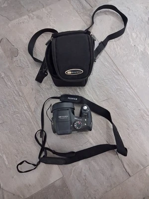 Fujifilm FinePix S1000fd Digitalkamera in schwarz - Bild 1 von 4