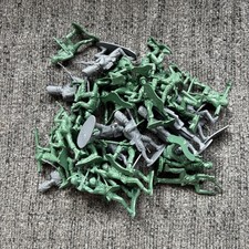 35 Green Army Men Toy Soldiers Plastic Military MIXED LOT Figures Older Vintage