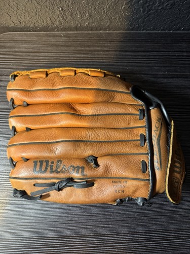 Wilson A2504 XL Leather 13" Softball Glove Right Handed Throw - Picture 2 of 4