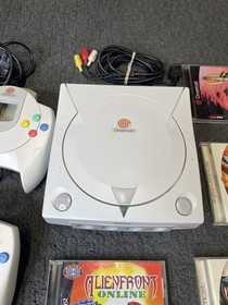 SEGA Dreamcast Console Lot 2 Controllers AV Power Cable 4 Games Tech Romancer