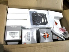 2516359C91 NEW OEM INTERNATIONAL ENGINE OVERHAUL KIT I-313 DT466 2004 245-300 HP