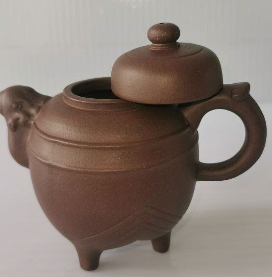 OLD Chinese Yixing zisha 紫泥 天鸡 Tripod teapot marked
