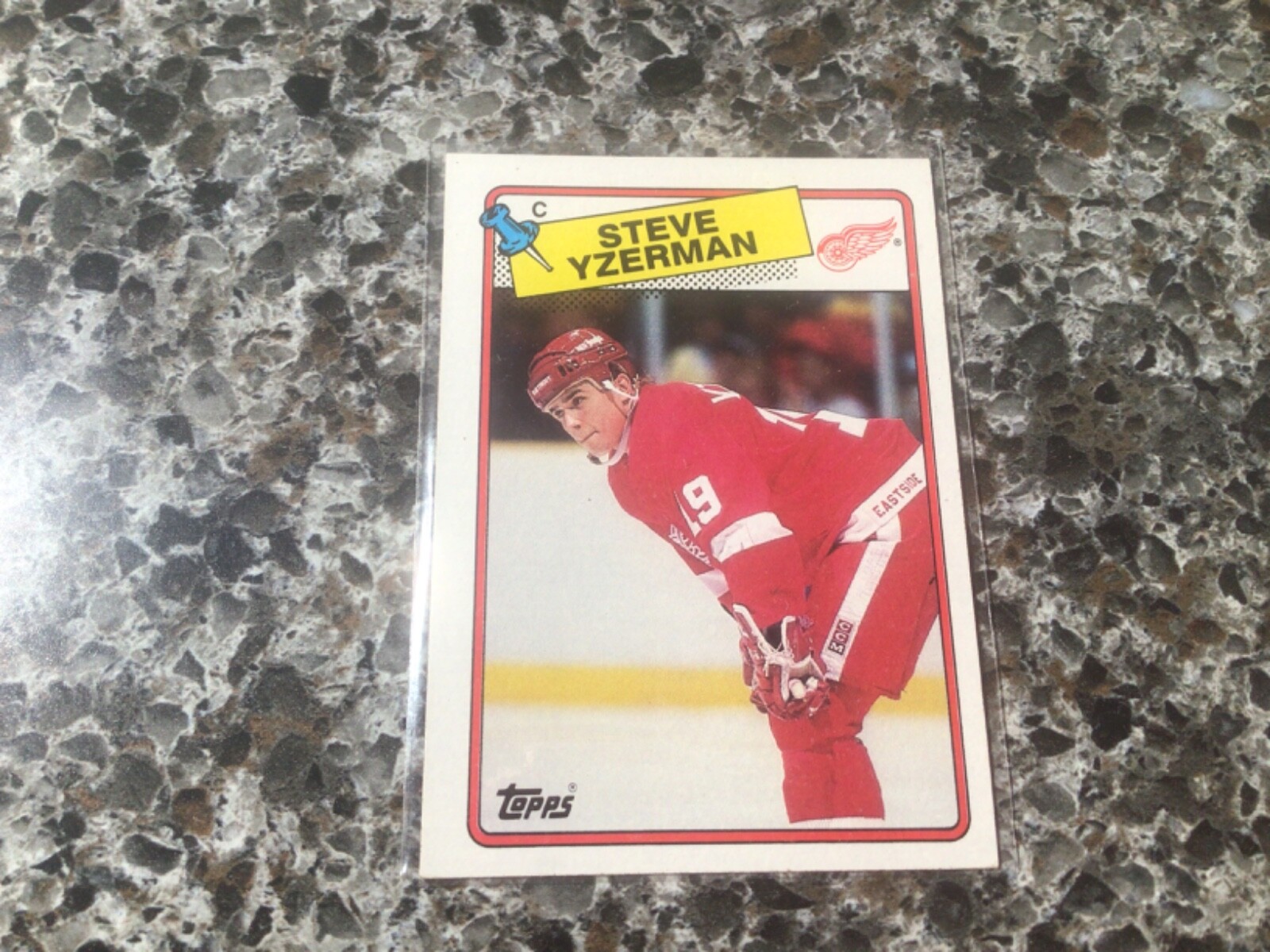 1988-89 Steve Yzerman Topps #196 EXMT-NRMT