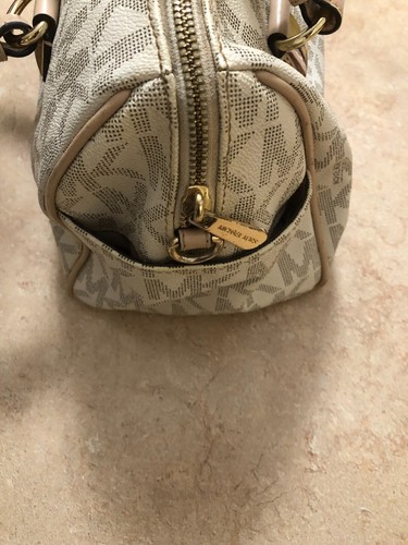 Michael Kors Grayson Trunk-Duffle Crossbody Bag White Vanilla Monogram Medium - Bild 3 von 12