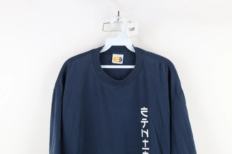 Camiseta De Colección Años 90 Etnies Para Hombres XL Desteñida Deletrear Japón Skateboarding Azul EE. UU. Foto 2 de 4