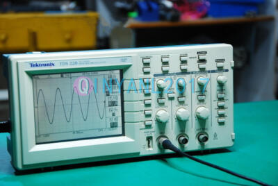 1PC Used   TDS220 Digital   100 MHz 2 Channels 1GS/s #E3