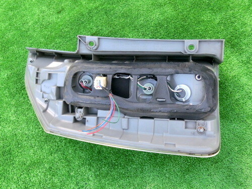 Toyota Voxy Noah ZRR70 ZRR75 Tail Lights Rear Lamp Right ICHIKOH 28-220 Black - Afbeelding 5 van 5