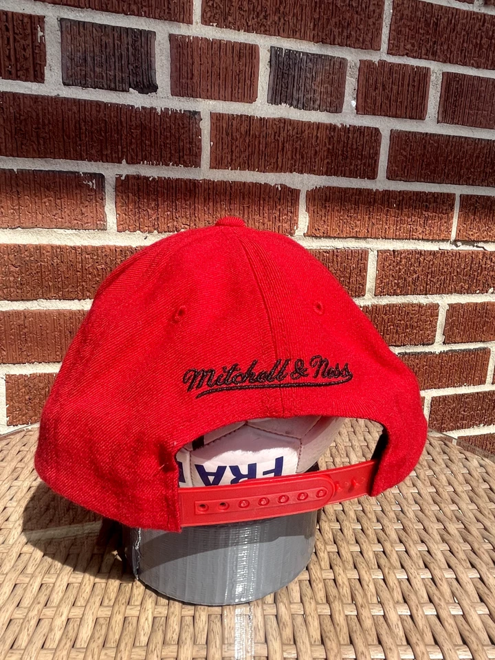 Chicago Bulls Mitchell & Ness Todo Rojo Snap Back Sombrero NBA Gorra Baloncesto Excelente Foto 3 de 4