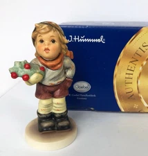 4" Hummel  #2073/B Christmas Carol ~ TMK8 ~ First Issue Figurine 2001 ** Perfect