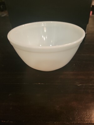 Vtg Pyrex Ovenware Milkglass Bowl #402 USA 1.5 Qt