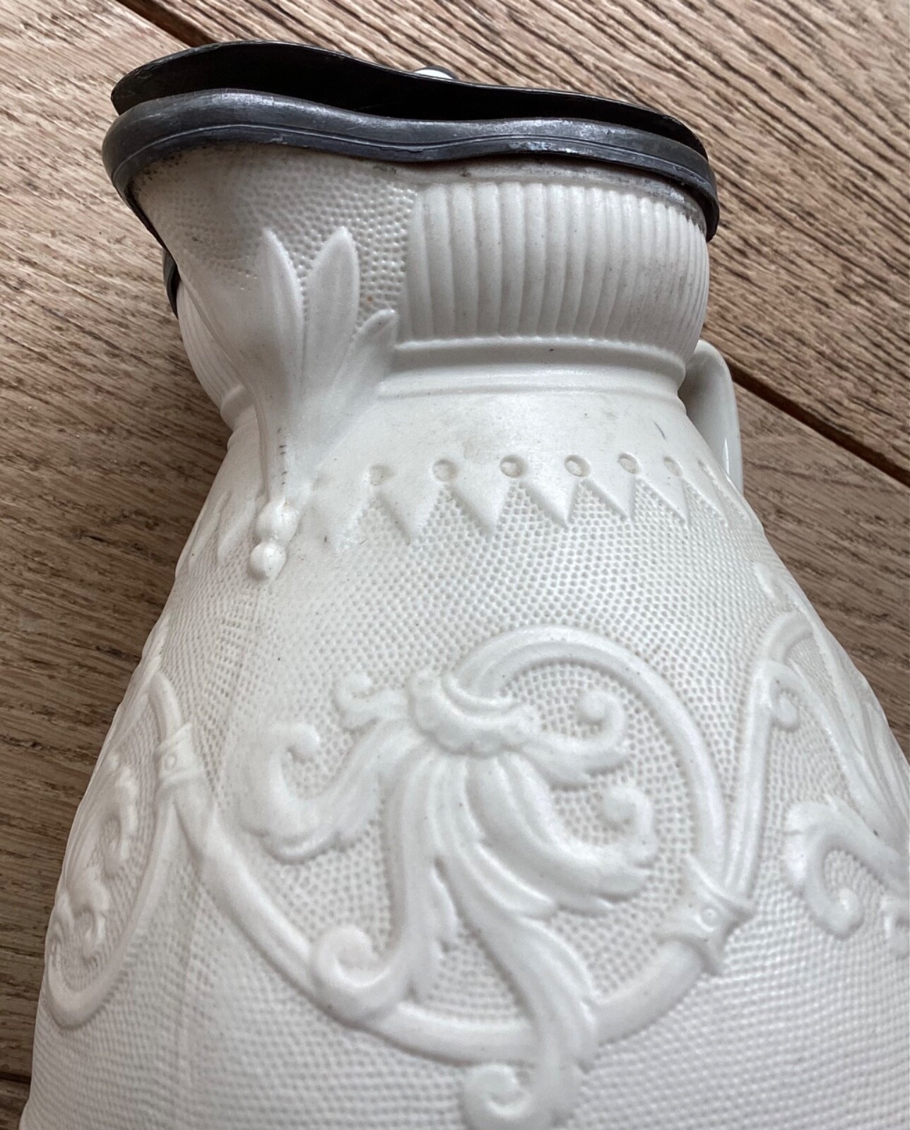 ANCIEN PICHET COBRIDGE BROWNFIELD & SON VERS 1850, WHITE STONEWARE