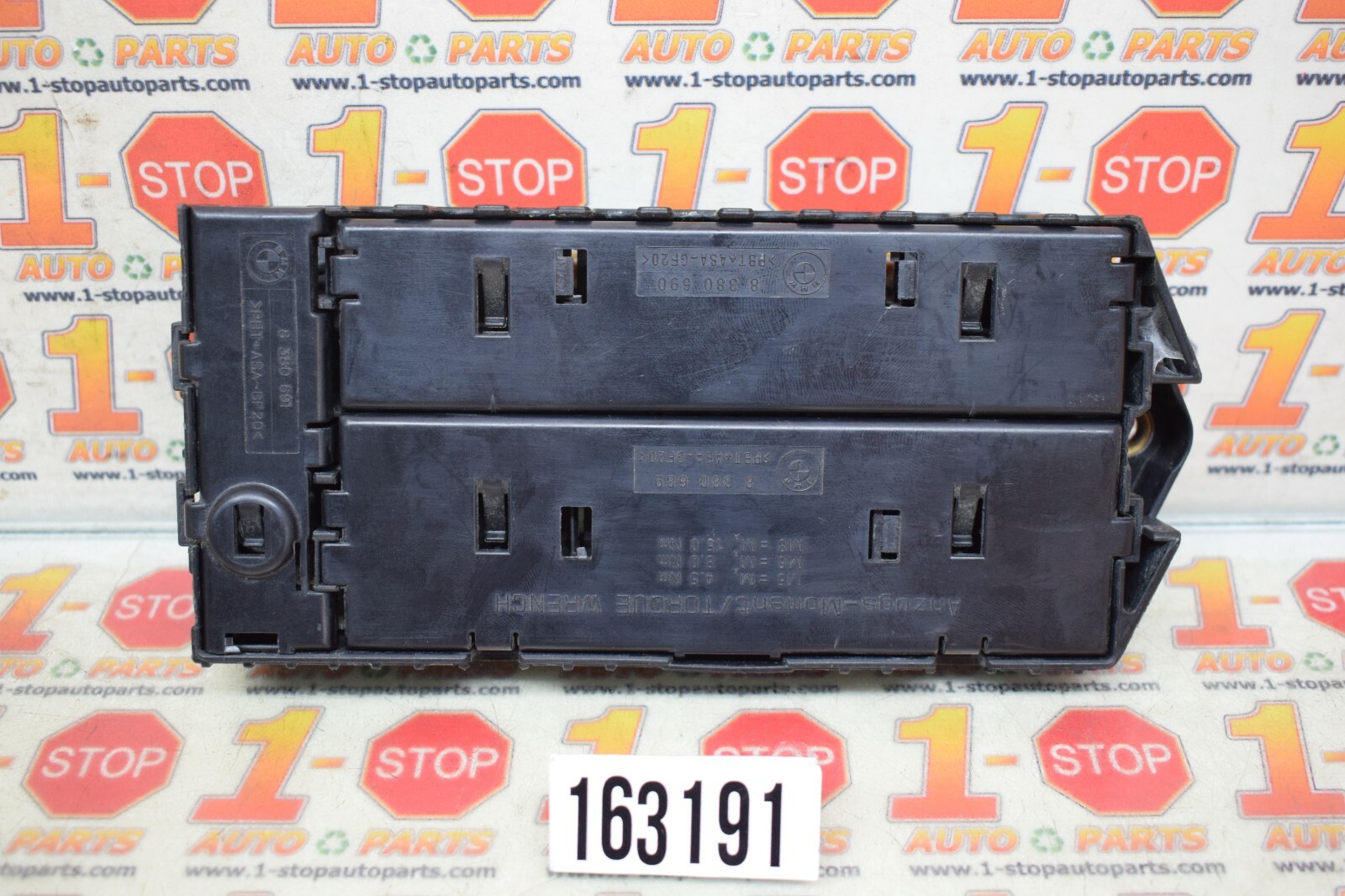 2000 2001 2002 BMW Z3 ROADSTER UNDER DASH FUSE RELAY BOX 8380276 