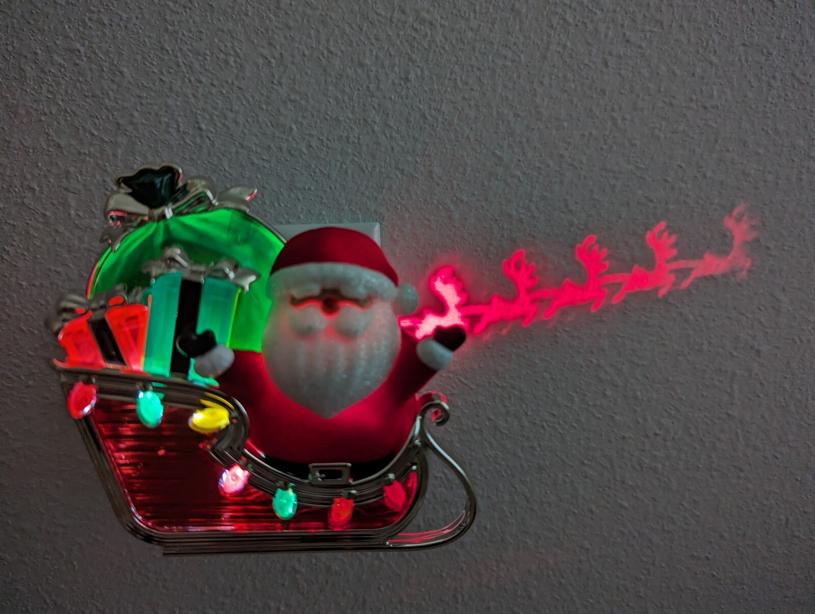 2023 Bath & Body Works Santa Sleigh Projector Nightlight Wallflower Christmas-image