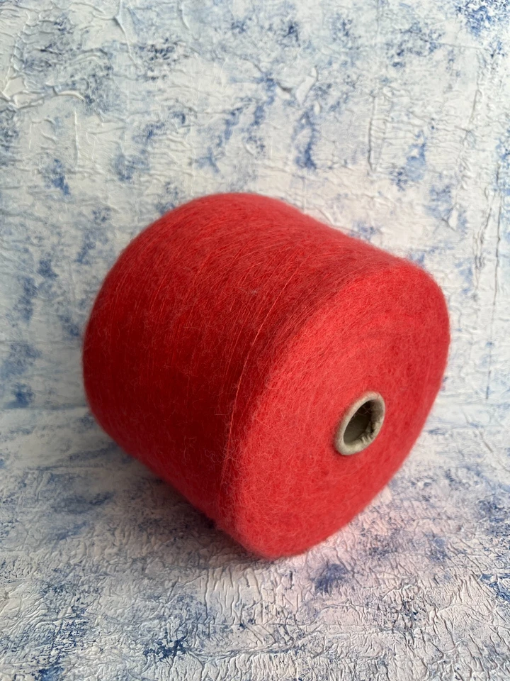 Hilo esponjoso de seda de alpaca color coral 100 g/1000 m, por 100 g (3,52 oz) Foto 2 de 4