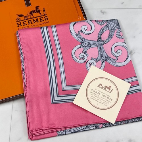 Brand new HERMES Carre 90 Silk Scarf Tuileries Park Pink with case