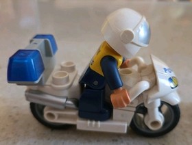 LEGO DUPLO - POLICE MOTORCYCLE - 5679 - COMPLETE - USED VINTAGE - NO BOX