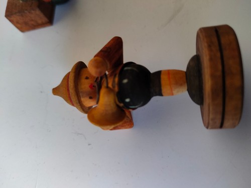 8 x alt Tischkartenhalter Holz Figur - Bild 6 von 11