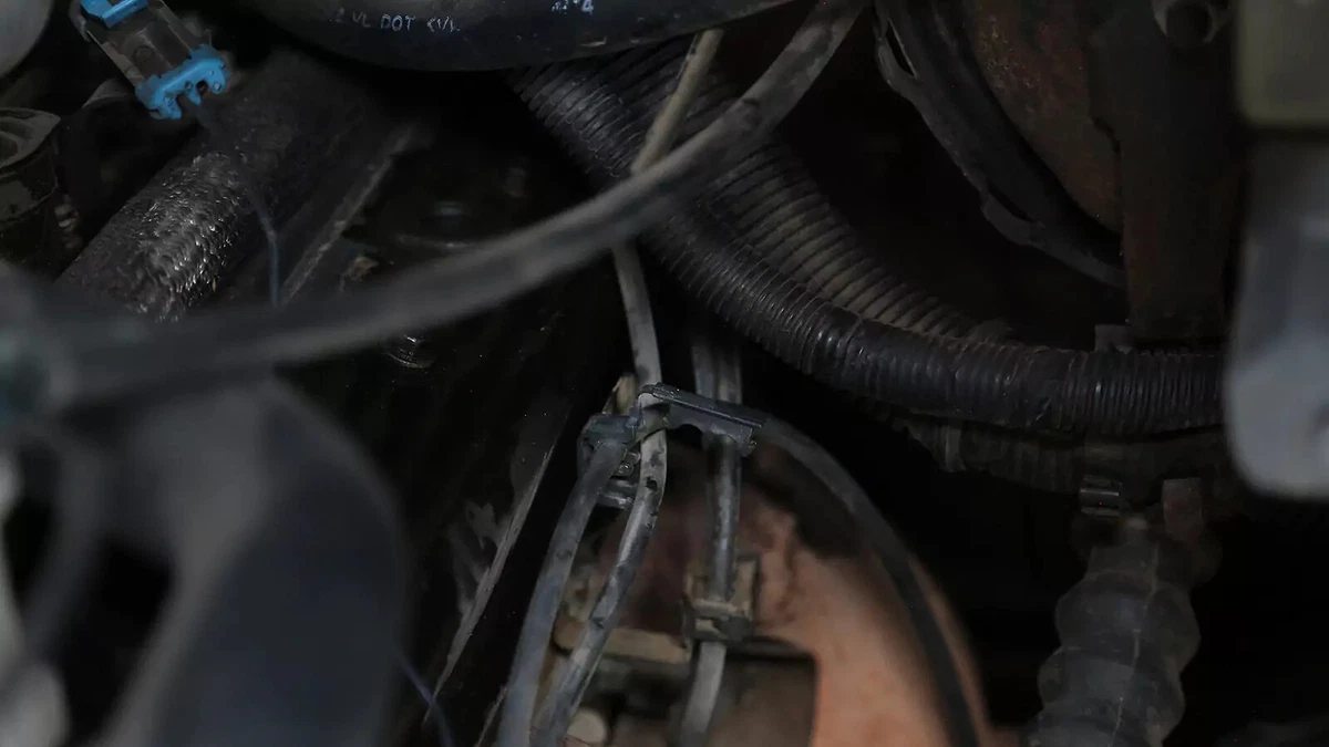 An annotated photograph displays the location of the wire separator on the spark plug wires.