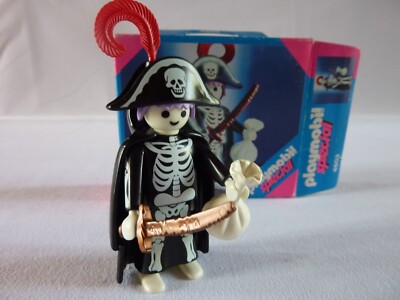 Playmobil Pirate Fantôme Et Bateau Flibustier - Occasion En Bon état - Thème Pirates Et Océan