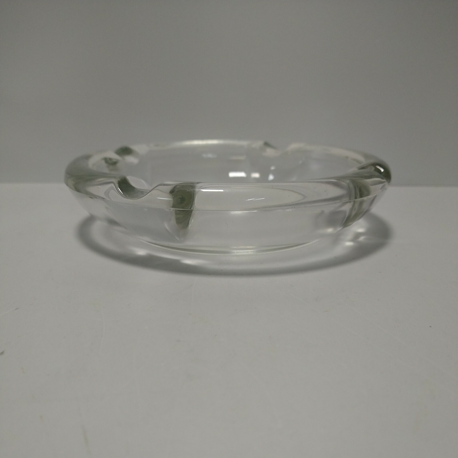 Vtg Cigar Cigarette Clear Heavy Thick Glass Ashtray 6 In Diameter 1.25 In Tall