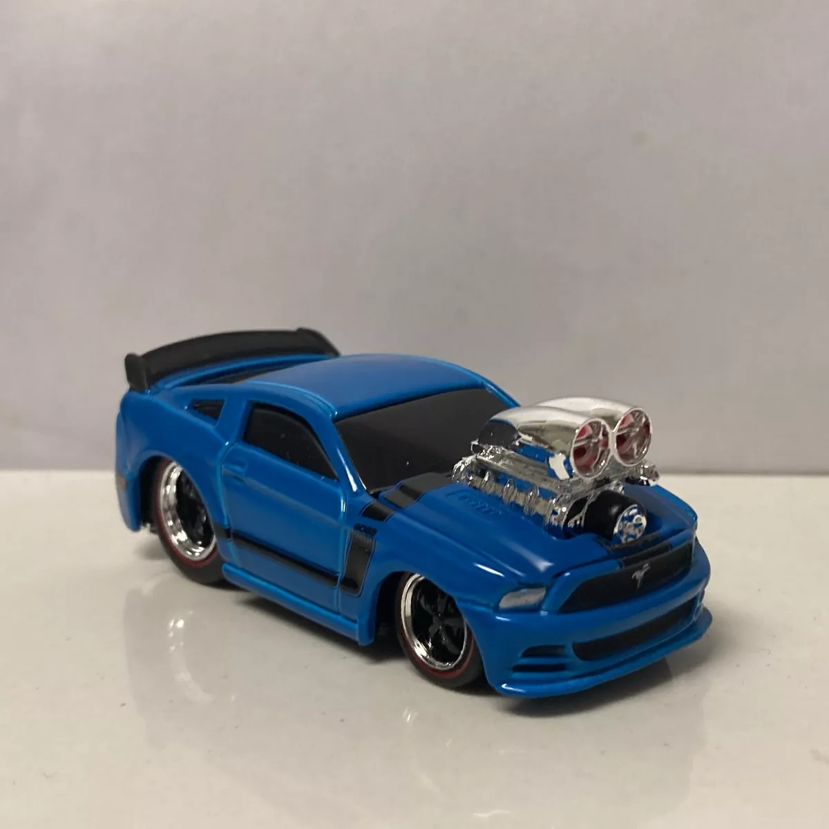 2013 13 Ford Mustang BOSS 302 Collectible 1 64 Scale Diecast