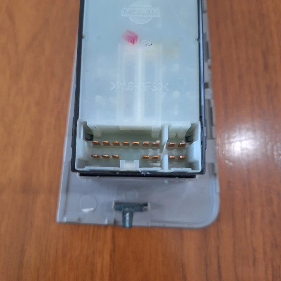 Interruptor de ventana eléctrica para pasajero delantero Nissan Máxima 04-08 con moldura OEM Foto 3 de 4