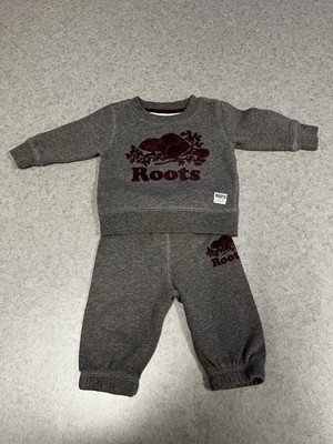 Roots Baby 2-Piece Gray Bear Logo Sweatsuit Set 3/6. Months