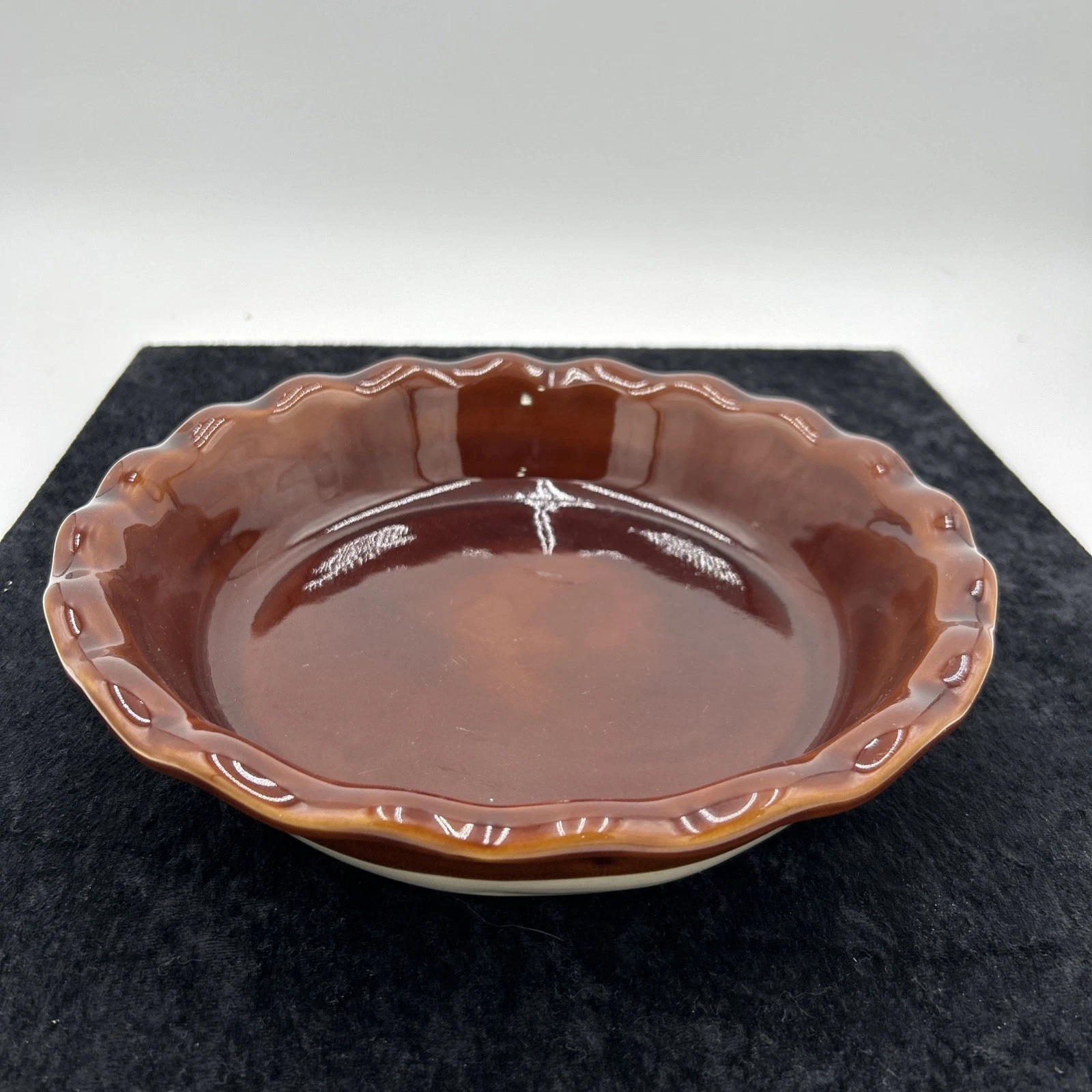 Emile Henry 10-3/8" Ruffled Stoneware Pie Plate Le Potier Burgundy 6181