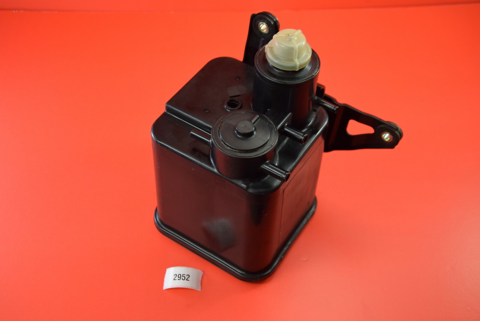 E3 9596 LEXUS LS400 CHARCOAL CANISTER FUEL GAS VAPOR OEM GENUINE