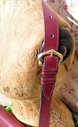 SAC à bandoulière VINTAGE / BESACE CARTIER en cuir bordeaux années 80 - Foto 8 di 21