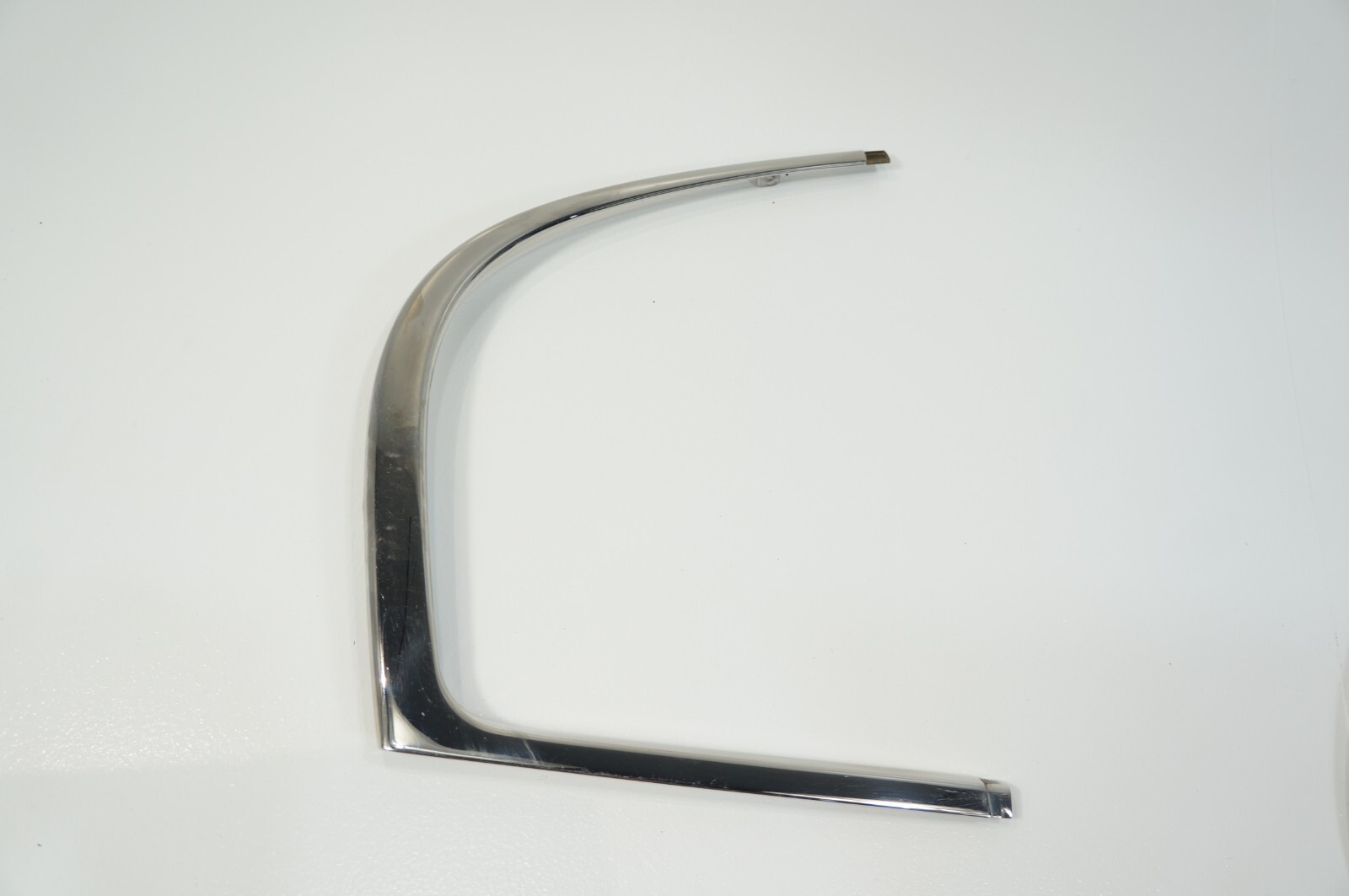 2009-2013 Bentley Continental Flying Spur Rear Passenger Side Door Glass Trim 