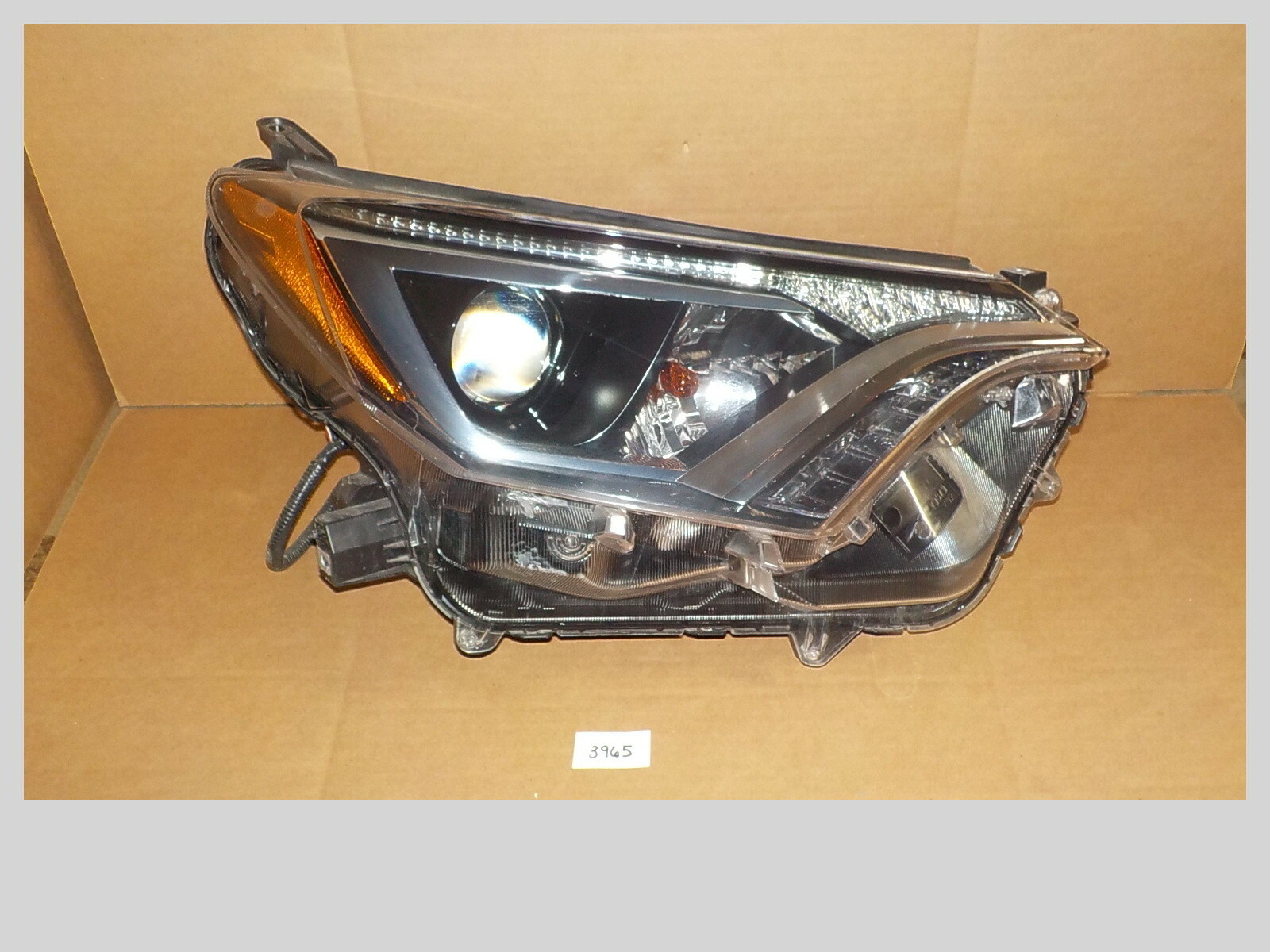 16-18 Toyota Rav4 Halogen Headlight Assembly Right Passenger OEM 