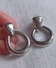 Orecchini a cerchio battente porta tono argento lucido perfette condizioni VINTAGE Monet?