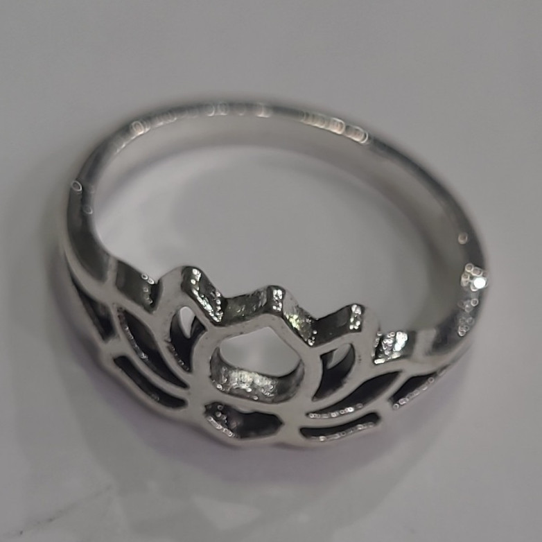 Silver Tone Stainless Steel Lotus Flower Cutout Band Ring Size 6 No Stones