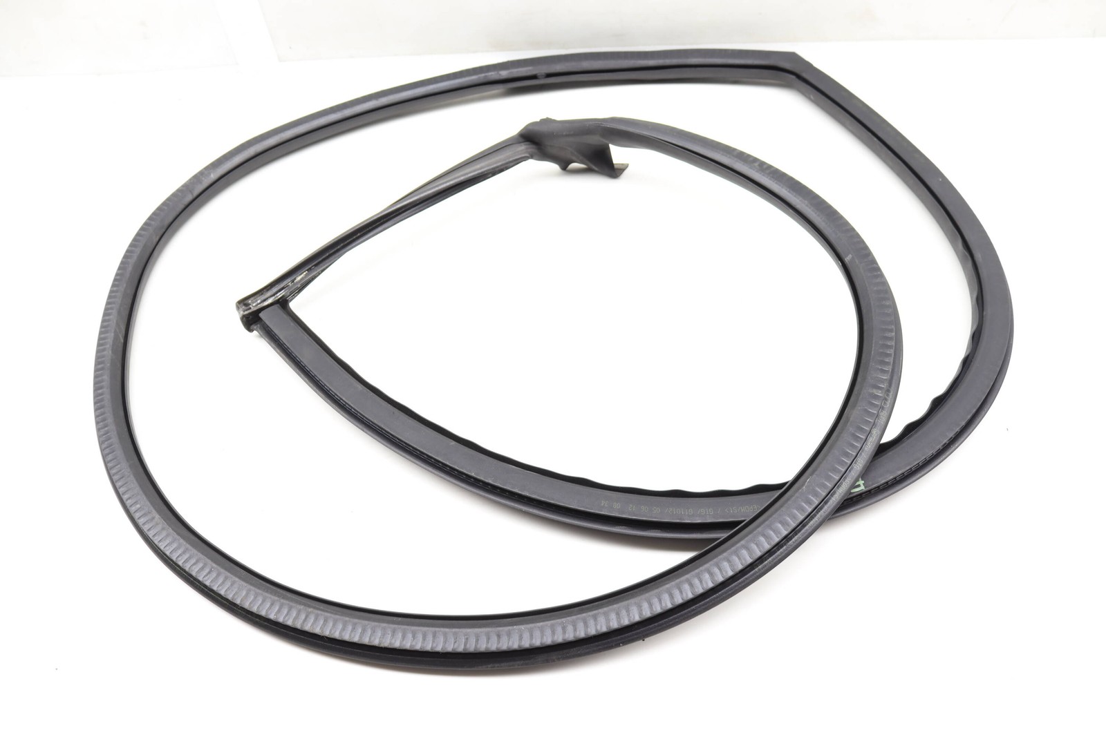 2009-2012 2014-2015 AUDI R8 - Front Right DOOR SEAL / Weather Stripping (Inner)