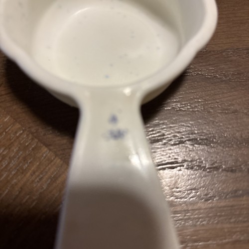 Tupperware White Measuring Cups Curved Ergonomic Handles 1/4 Only - Picture 2 of 8