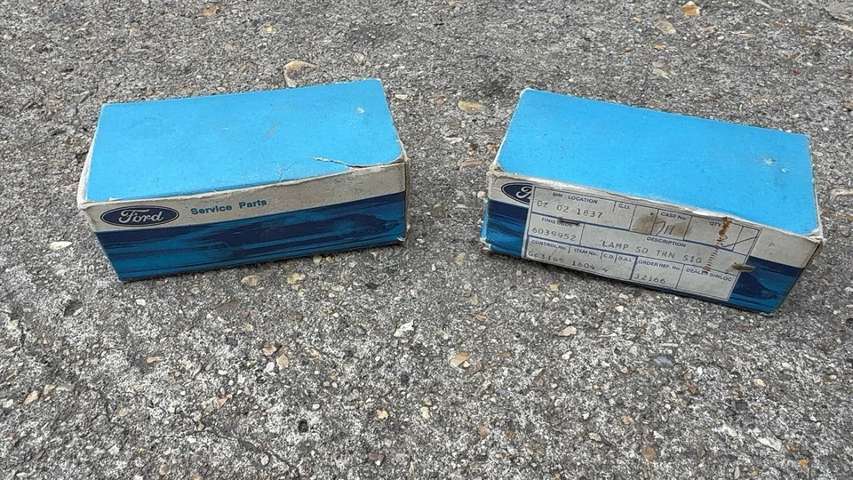 Genuine Ford Escort Mk2 RS1800 Wing Indicators Side Repeater. Loom And Lights. - Image 2 of 4