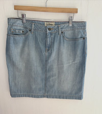 LL BEAN Favorite Fit Blue Denim Straight Denim Skirt Back Slit Stretch Petite 12