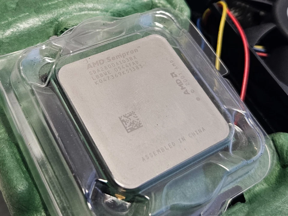 AMD Sempron 2800+, 1.6GHz, SDA2800AI03BX, Socket 754 - With Original Box and FAN - Image 3 of 4