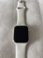 Apple Watch SE (2022) 40mm Starlight Aluminium Case with Sport Band, Regular...
