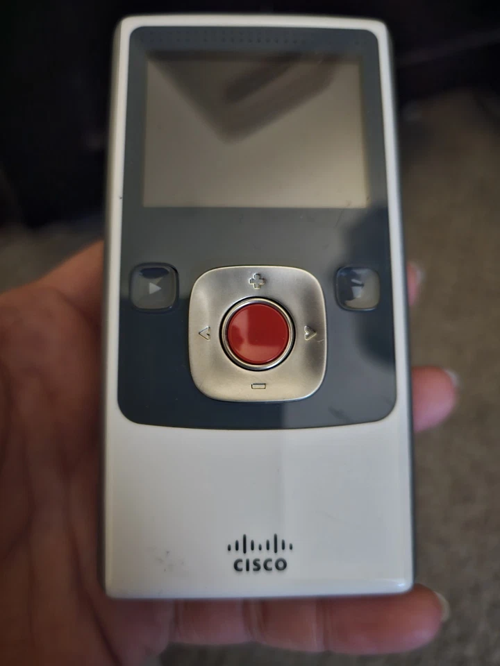 Камкордер Cisco Flip Ultra HD U260 белый как есть на запчасти или ремонт - Изображение 2 из 4